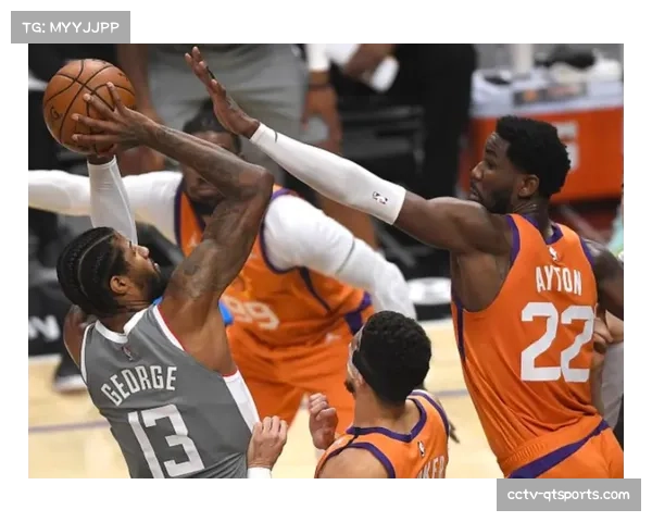 实时:艾顿连续三个回合在低位单打得分,迫使对手叫停 实时:艾顿连续三个回合在低位单打得分,迫使对手叫停